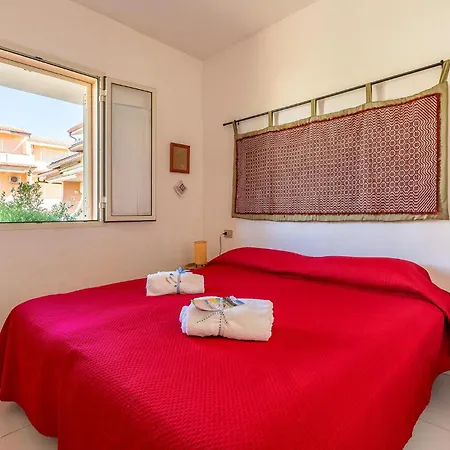 1 Bedroom Cozy Apartment In Badesi Badesi
