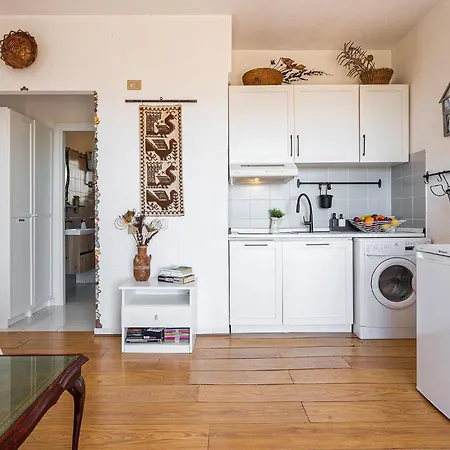 1 Bedroom Cozy Apartment In Badesi Badesi