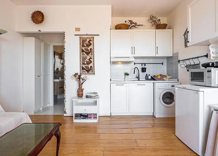 Stunning In Бадеси